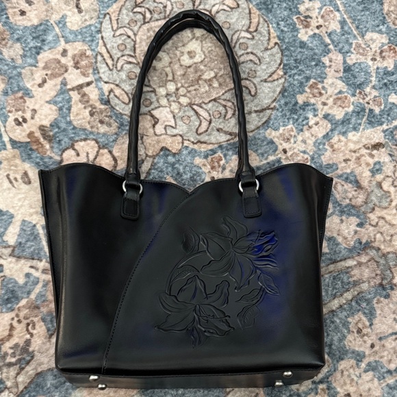 Patricia Nash Handbags - NWOT Patricia Nash Marion Tote in Vintage Parisian Floral Tooled Black